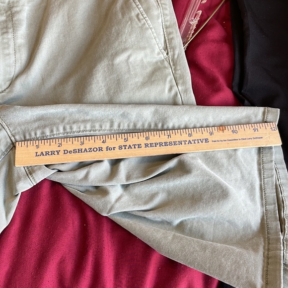 Women’s Loft Khaki Green Shorts, Size 12 - Picture 5 of 6